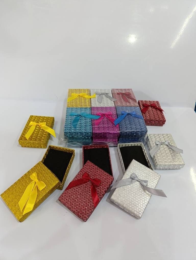 جعبه گوشواره و نیم ست براق روشن عمده بسته ۱۸ عددی